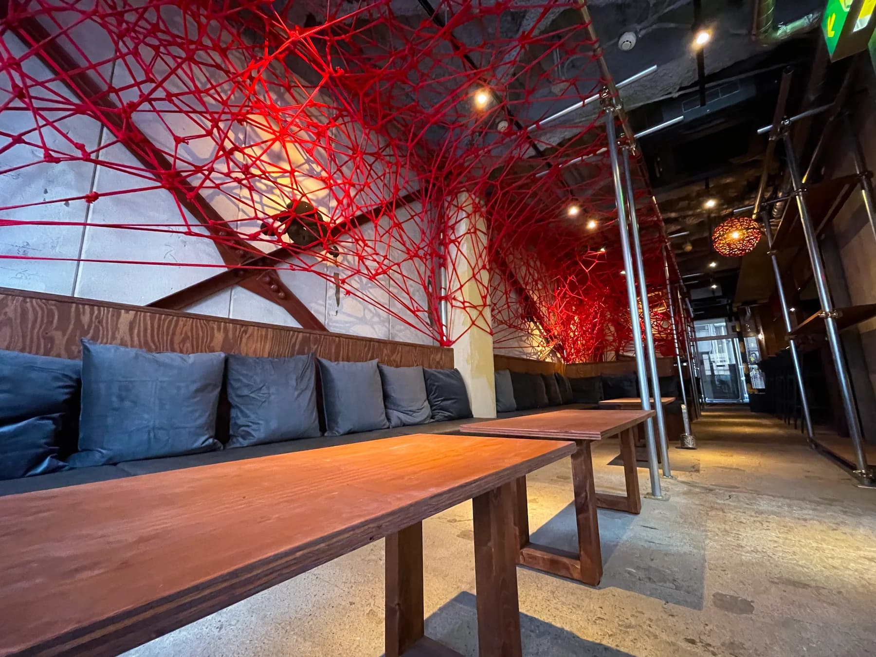Kagura UtuTu interior with red rope art